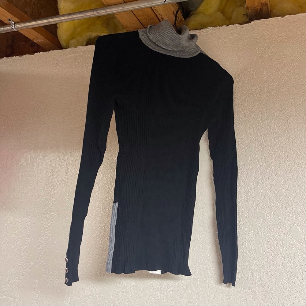 Sweater - Picture 1 of 2
